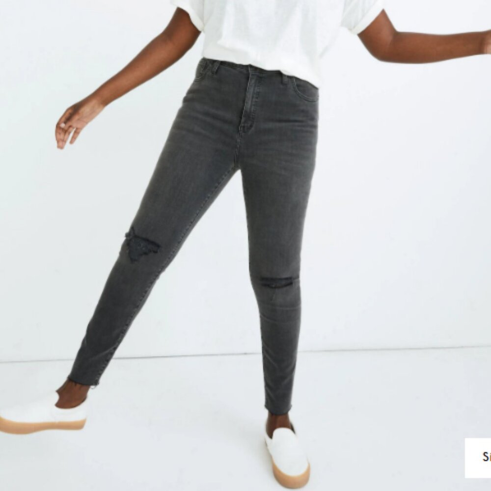 Curvy High-Rise Skinny Jeans in Black Sea